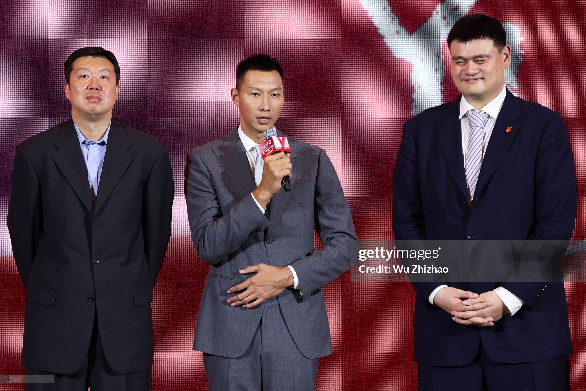 #易建联# 很明显是假新闻啊，你们一个个都造前国手的黄谣，疯了吗[费解] ​​​