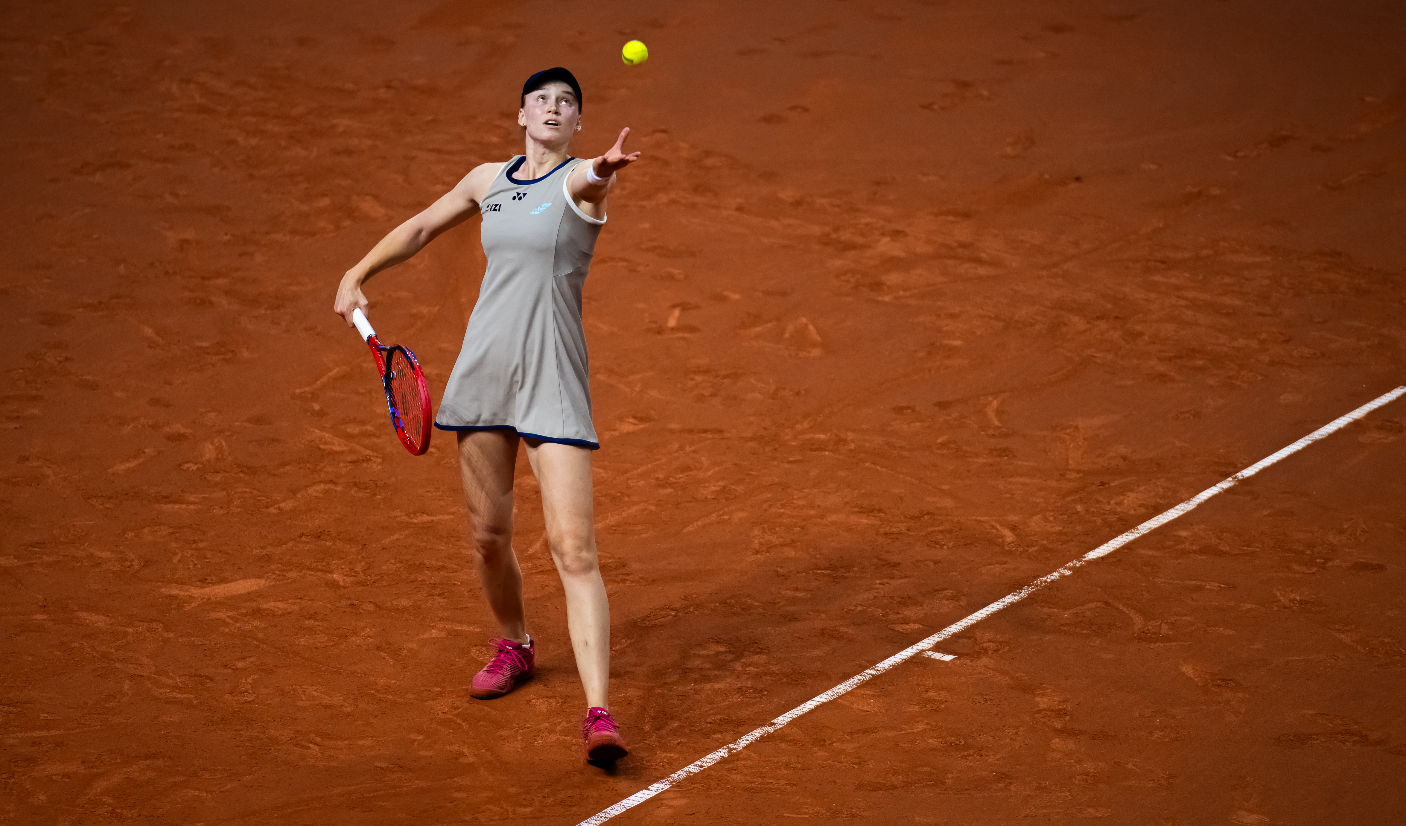 即时战况：正在进行的斯图加特站半决赛，莱巴金娜以7-5先下一城，大比分1-0领先