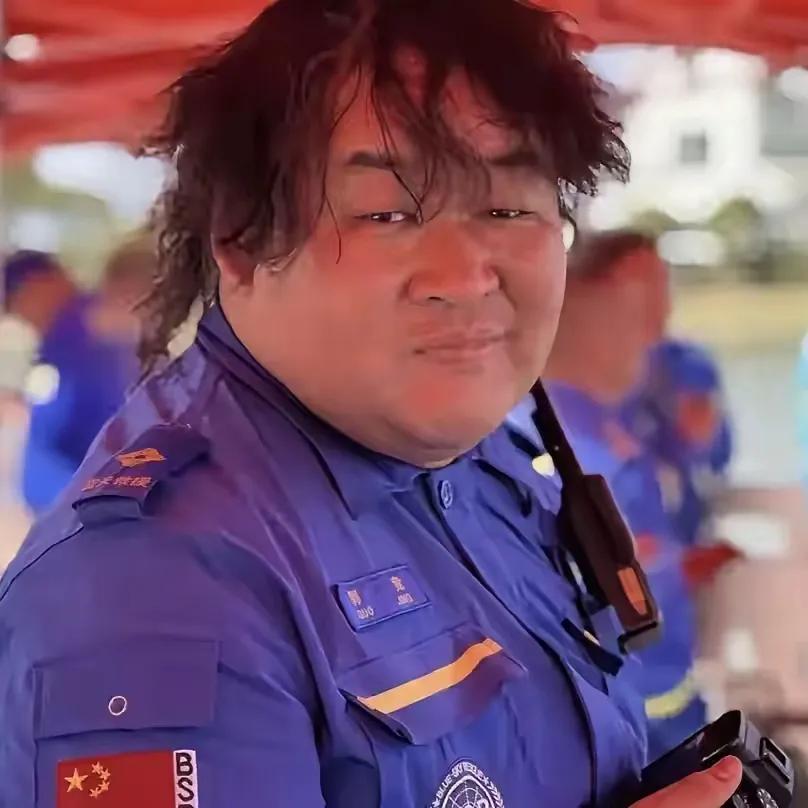 40岁蓝天救援队员离世

比“白发人送黑发人”更戳心的

是他留下的这道“无解题