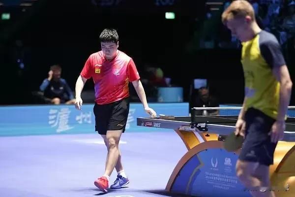 国际乒联澳门世界杯赛，梁靖崑又掉队了…四分之一决赛决赛3：4不敌雨果，止步八强！
