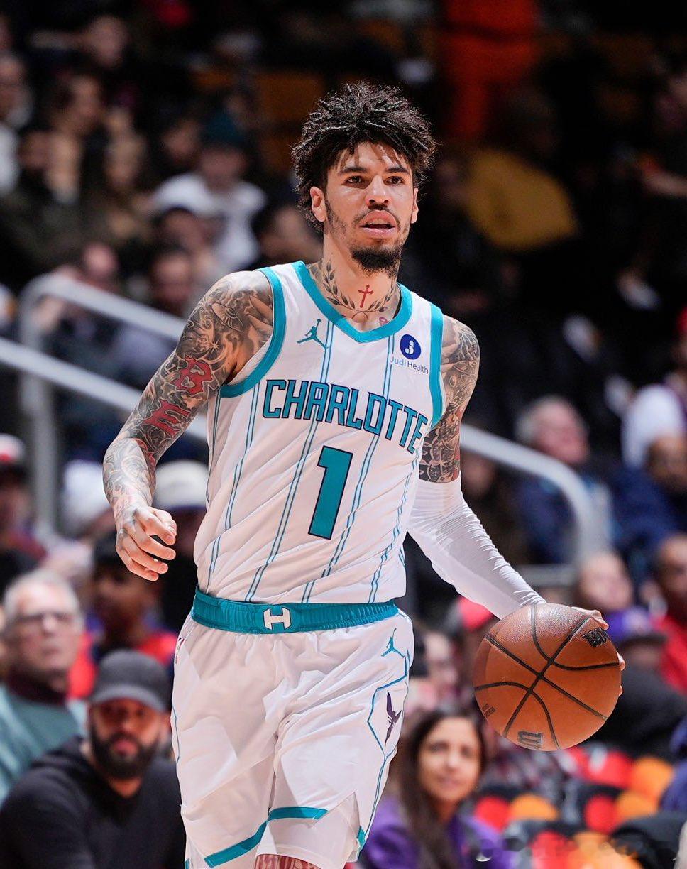 Jake Fischer：联盟内部多名相关人士普遍将拉梅洛·鲍尔视为当今 NBA