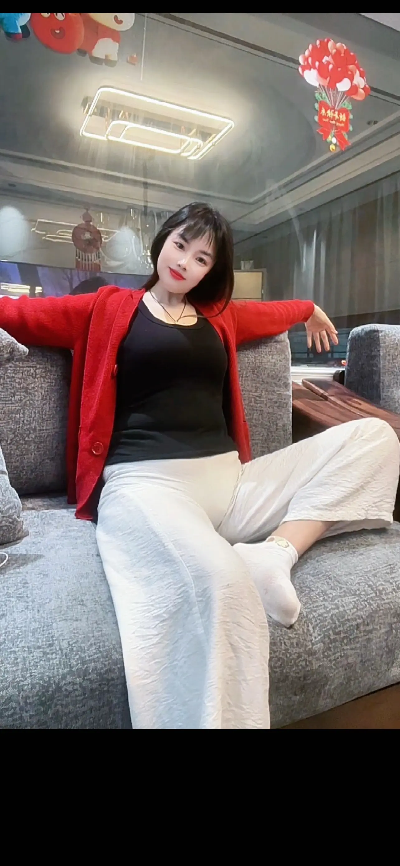 总有那么一个人，在你的心里，在你的梦里，唯独不在你身边，有一种深爱叫做...