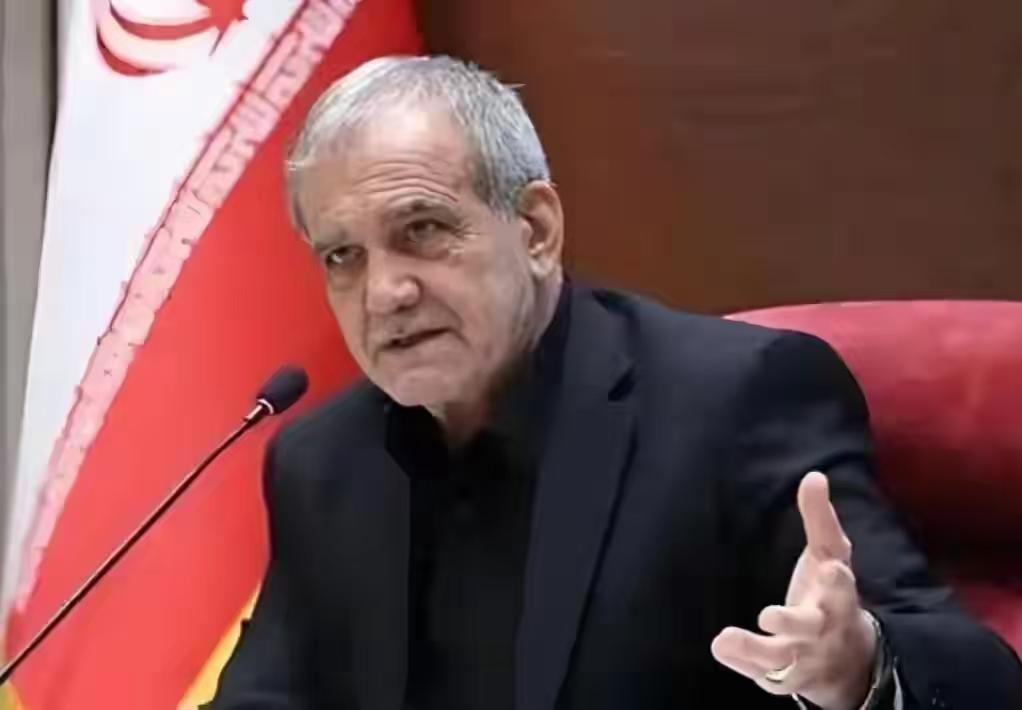 美军在阿曼湾动手了，直接炸了一艘伊朗货船的机舱。

4月19日，伊朗“图斯卡号”