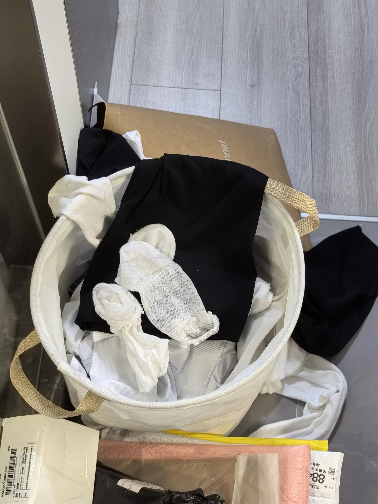 又到了洗袜子的时间，真心不想洗！[发怒]