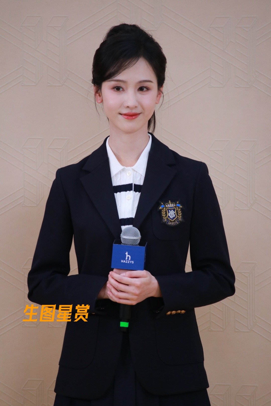 陈都灵学院风制服线下活动，青春女高的嘟嘟好美好乖[哇][给你小心心]🍃🌷 ​