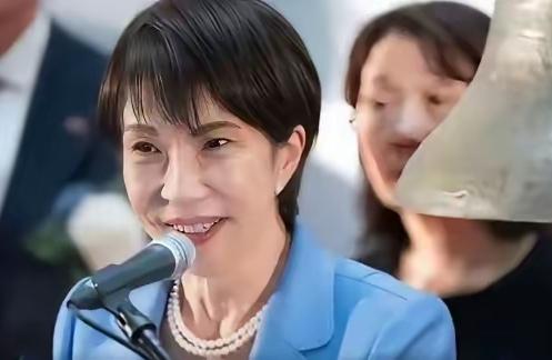 高市还是太嫩了点，
以为捏着九成高端光刻胶市场，把10天审批拖到90天，就能让咱