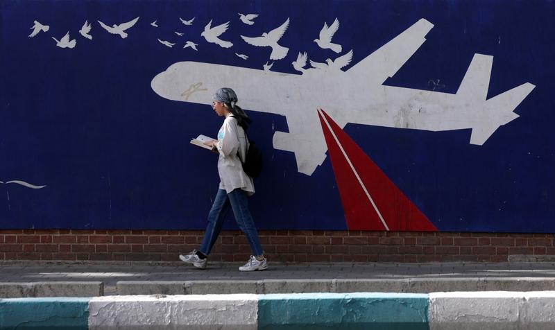 间谍组织对伊朗国家安全的威胁那可太大了。在军事方面，间谍可能窃取伊朗军事设施、武