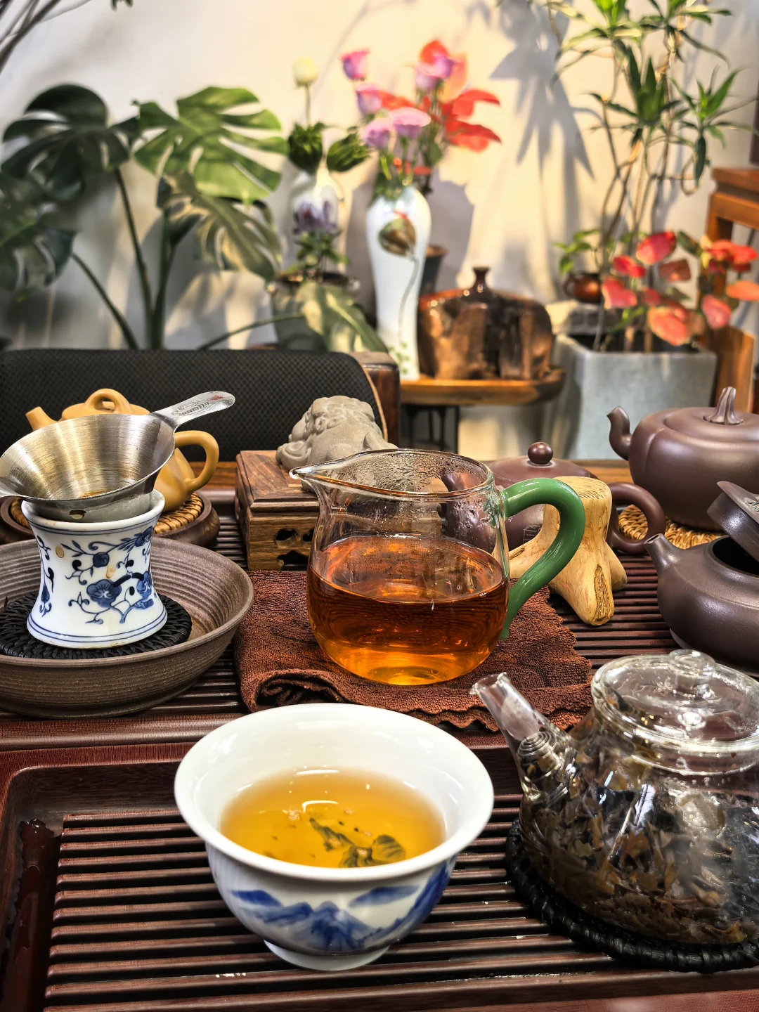 一个不务正业的光头发型师！