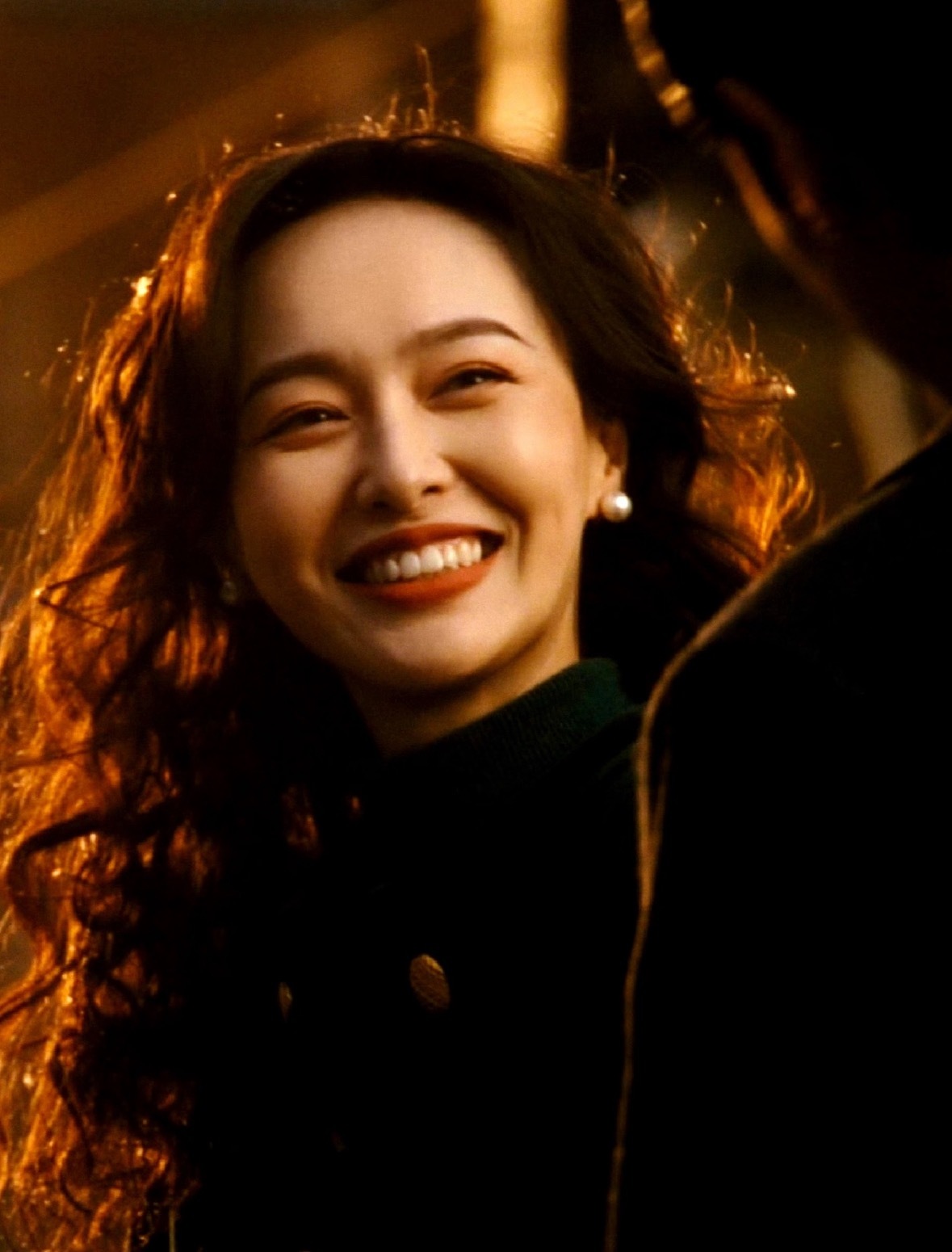 真是成也萧何 败也萧何❗️唐嫣当初靠王家卫秦雯《繁花》翻身农奴把歌唱，如今又因秦