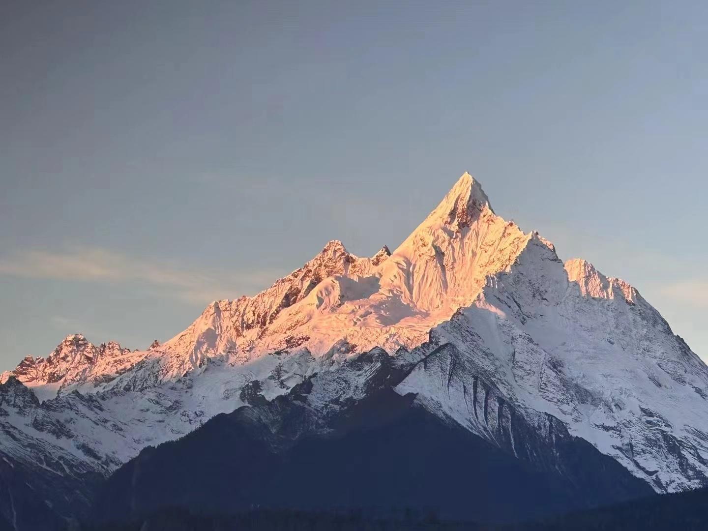 11月的梅里雪山，每天都有日照金山！🏔️#徒步雨崩##丽江旅行# ​​​