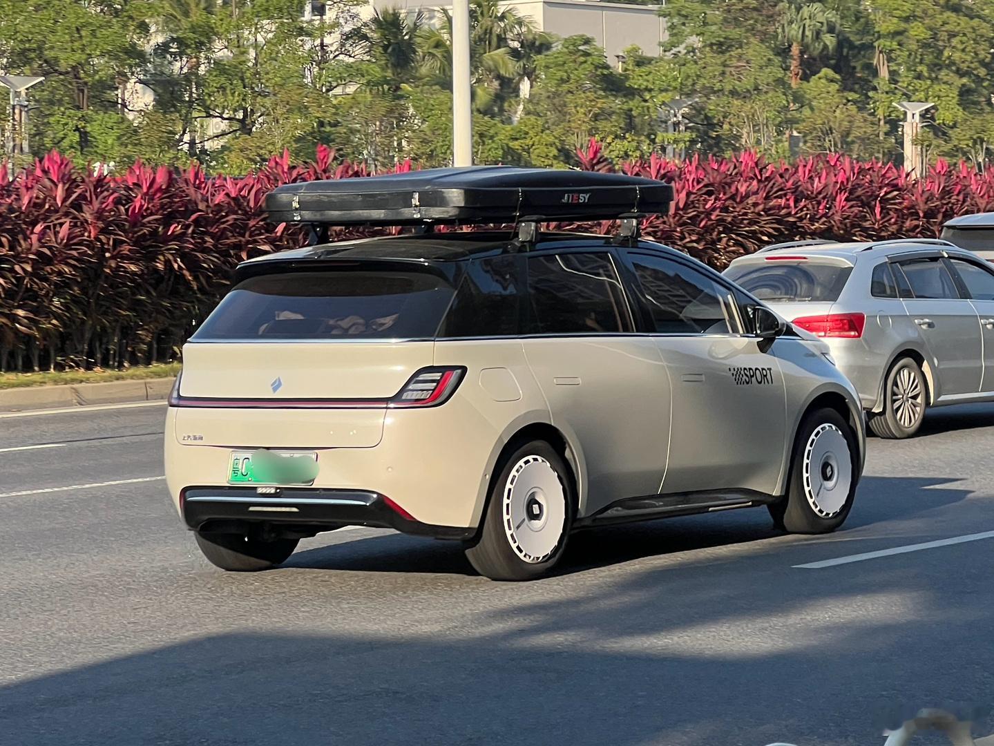 每次见到云朵都感觉它有点生不逢时设计和实用性都挺好的，但就是卖不动如果按照目前的