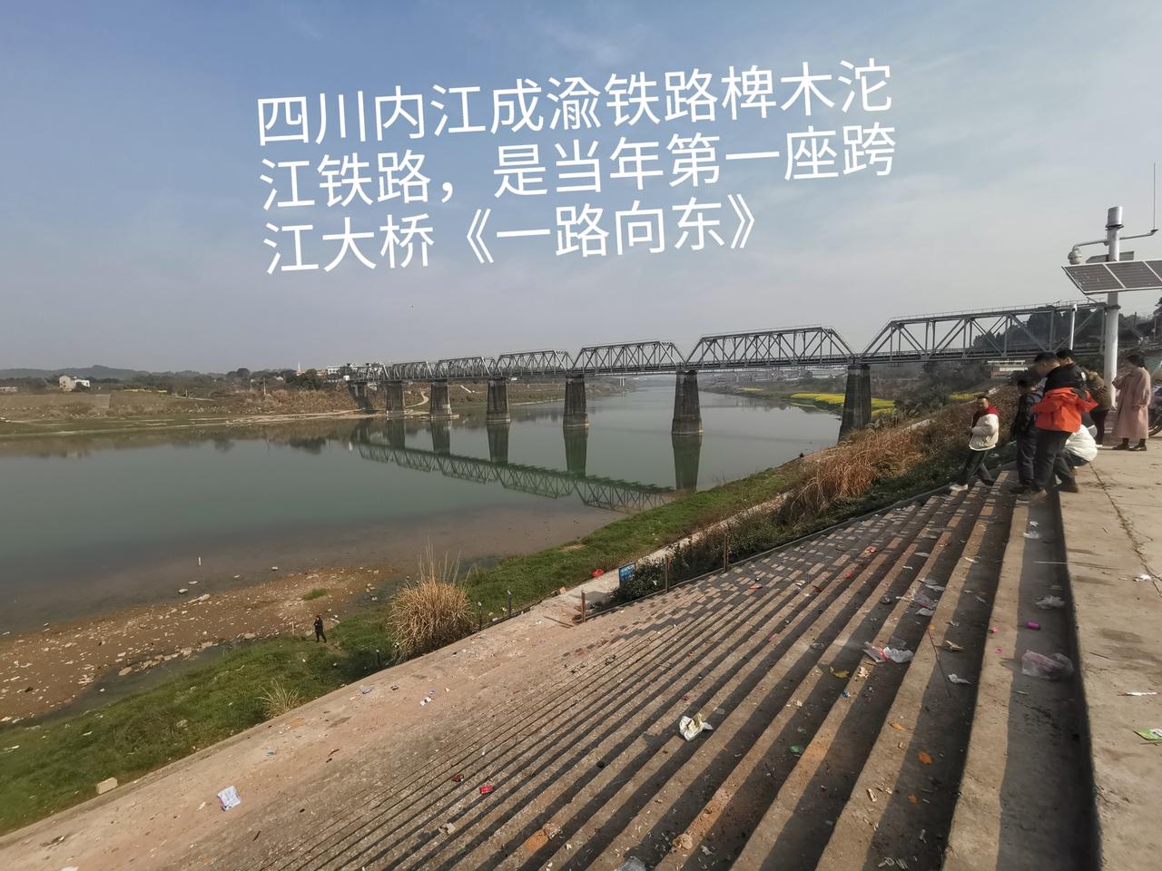 《中国基建狂魔》
三十年间绘彩虹
座座天桥南北通
东奔西窜回转快
谁还记得桥石拱