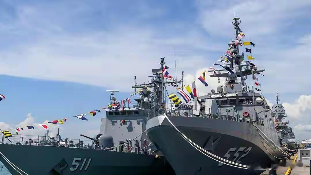 美国总统特朗普还在吹牛，狂言一通电话能让泰国和柬埔寨停火，然而他话音刚落，泰国军