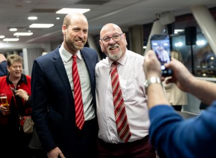 君主制传承不稳定，源于父夺子权，查尔斯三世多次想要废太子。
威廉王子的地位稳固，