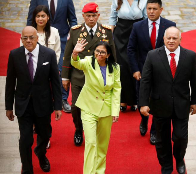 万万没想到啊！马杜罗竟然被自己的副总统出卖了。英国《卫报》在最新的报道中披露，早