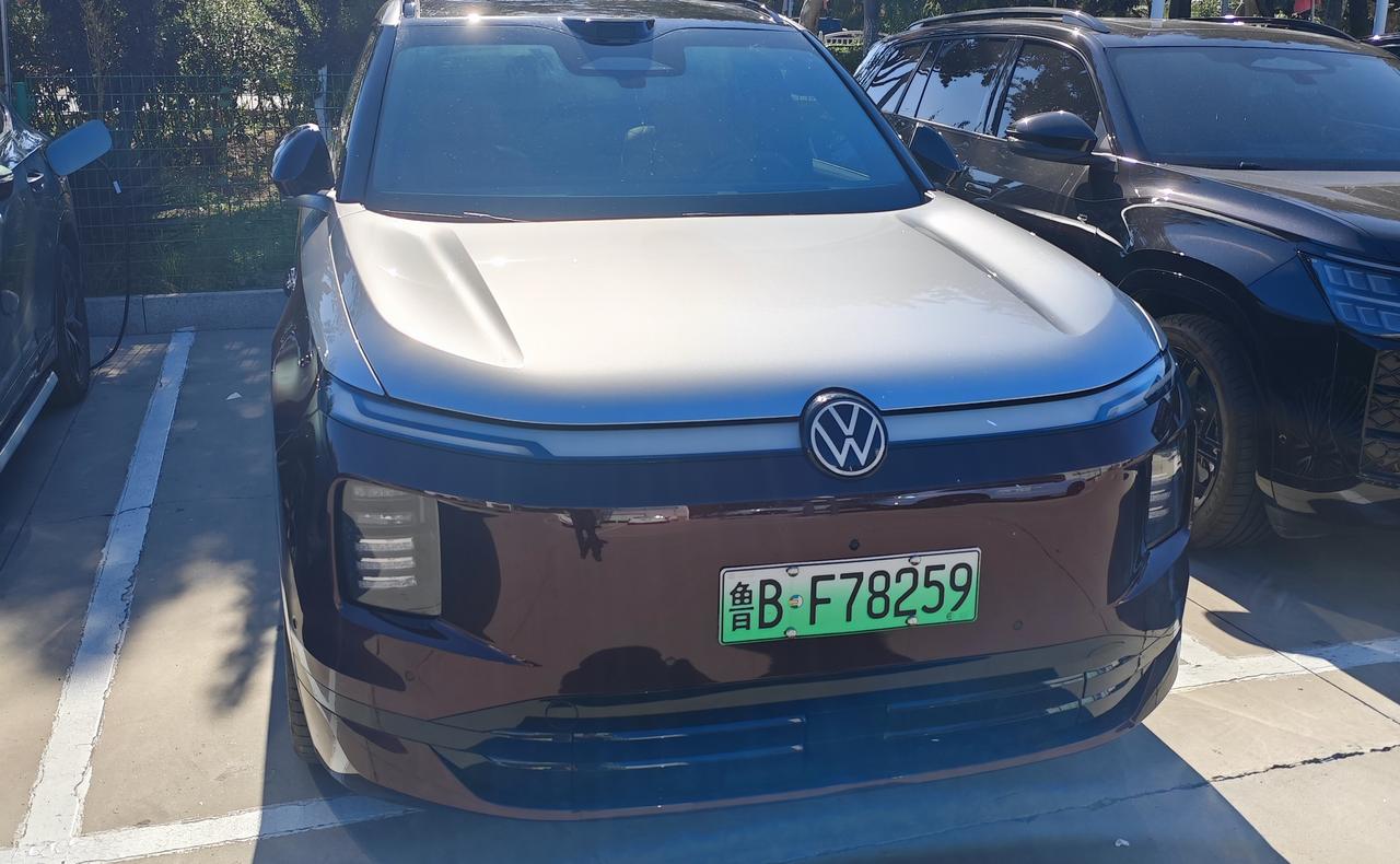 聊聊我的选购想法，到底什么样的家庭适合入手上汽大众ID.ERA 9X。
我觉得比