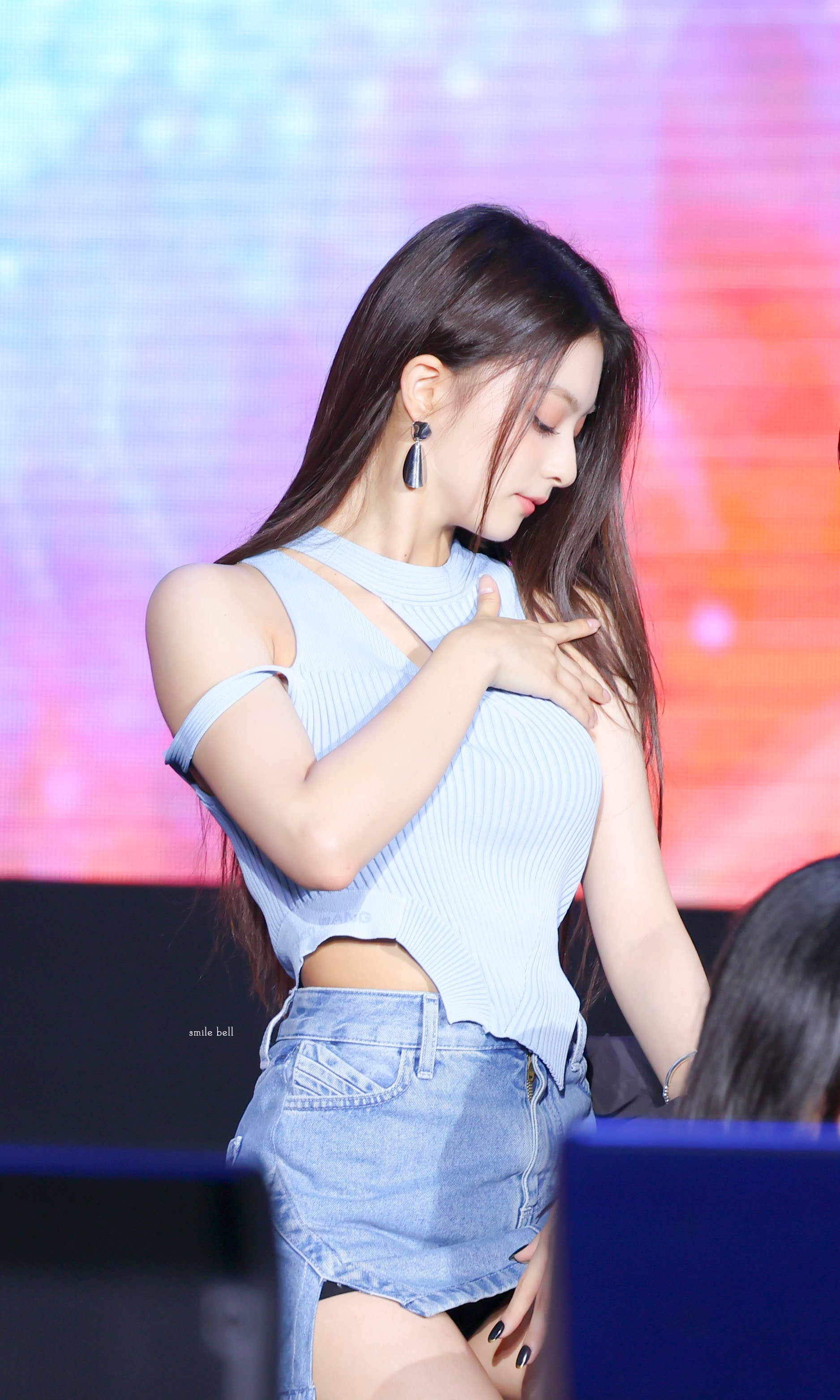 #李娜炅[超话]#🐣#蜜桃笑颜李娜炅# [图片]230812 大田零时庆典 H