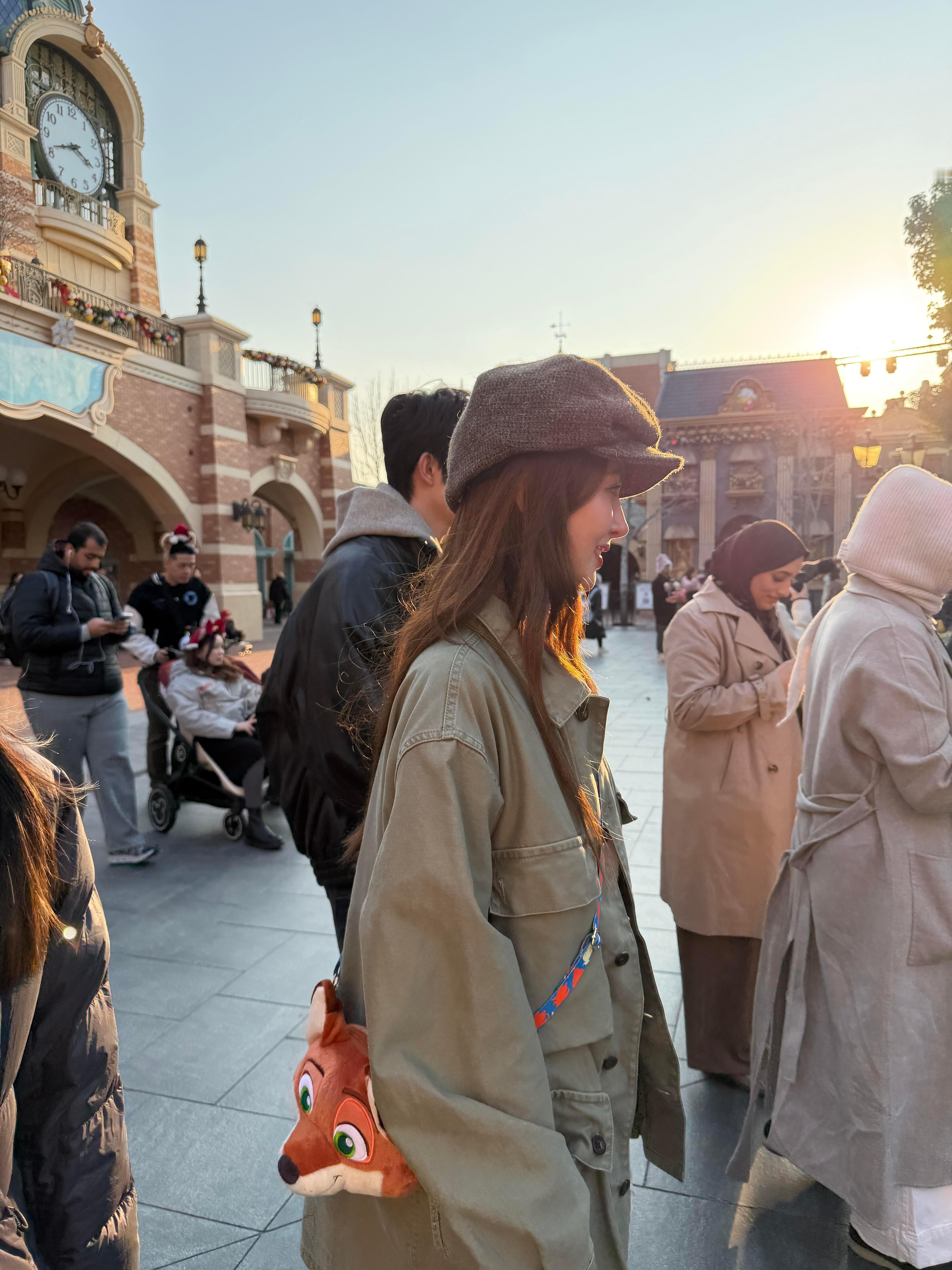 上海迪士尼偶遇金晨，很松弛的大喜～ 