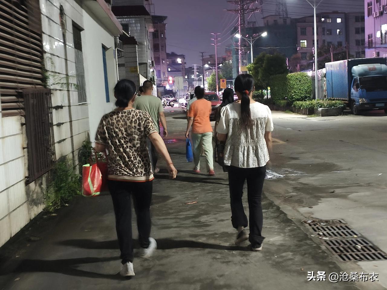 晒图笔记大赛6月30日22点下班，女工们一个个走得真快，我一个大老爷们竟然都追不