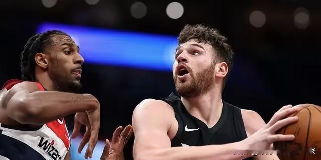 克林根13进攻篮板创队史+赛季联盟第一！

开拓者新星克林根今天打出封神一战——