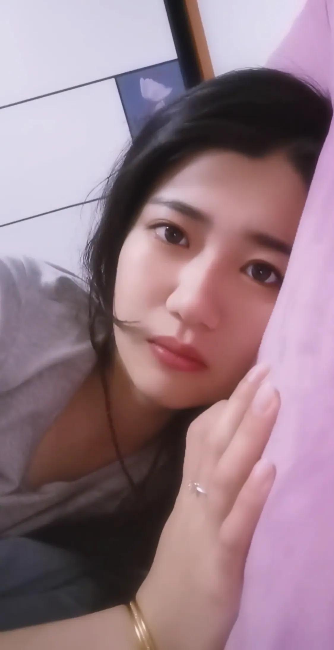 我想问你个事儿，活了这么多年，心情不好的时候，能陪你说话的人，有吗？
说真话，我