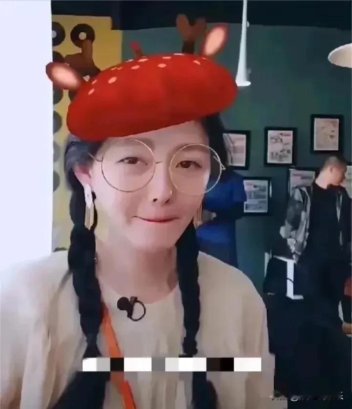 近日，有博主在直播中提到了明星与普通人在生活开销上的显著差异。他提到，普通人日常