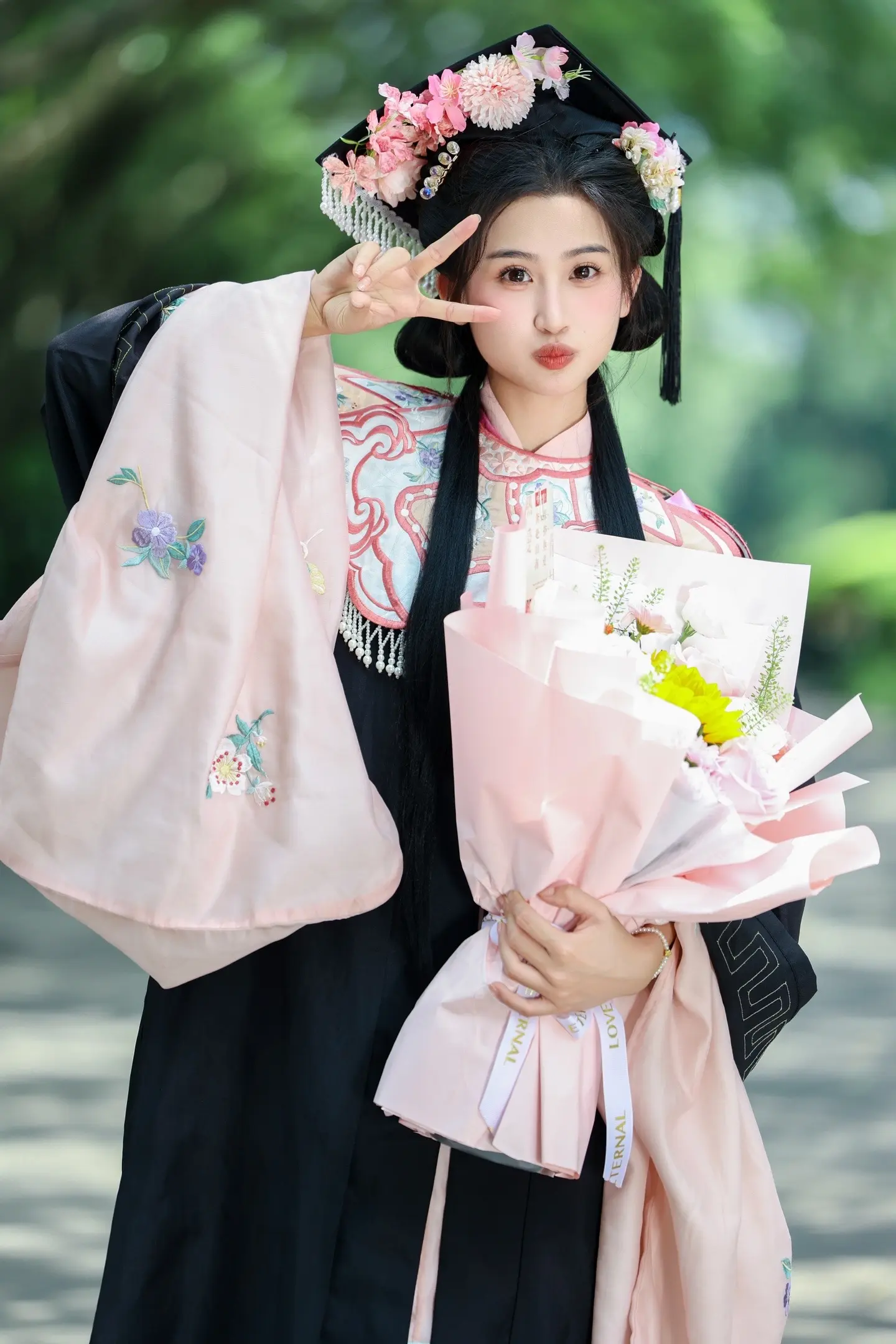 毕业快乐~云肩配学士服，中国人自己的毕业照