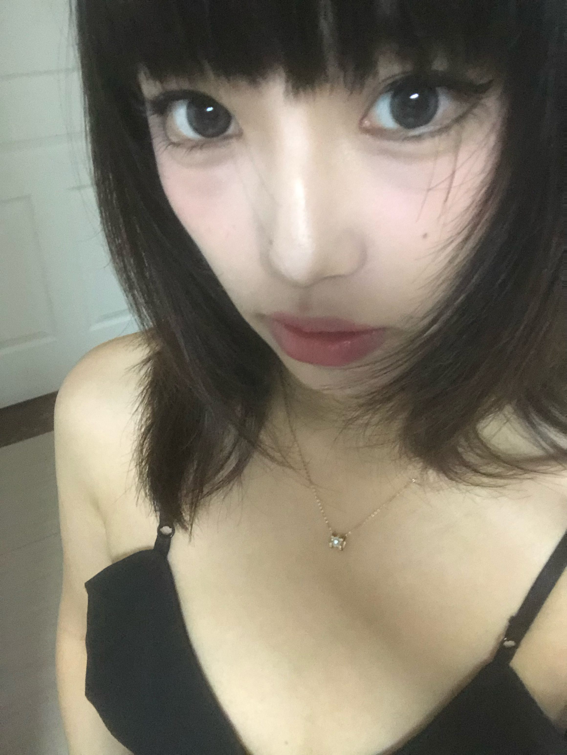 呵呵 姨妈期本来瘦了两斤 结果这两天晚上又开始大吃特吃体重又回去了…从今天开始又