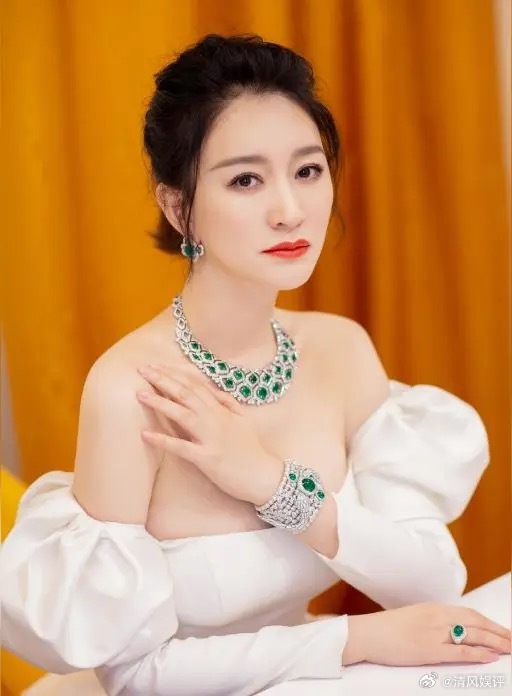 1.李小冉准备去歌手2026袭榜了，今天作为嘉宾出现到现场，是在跟节目组做磨合，