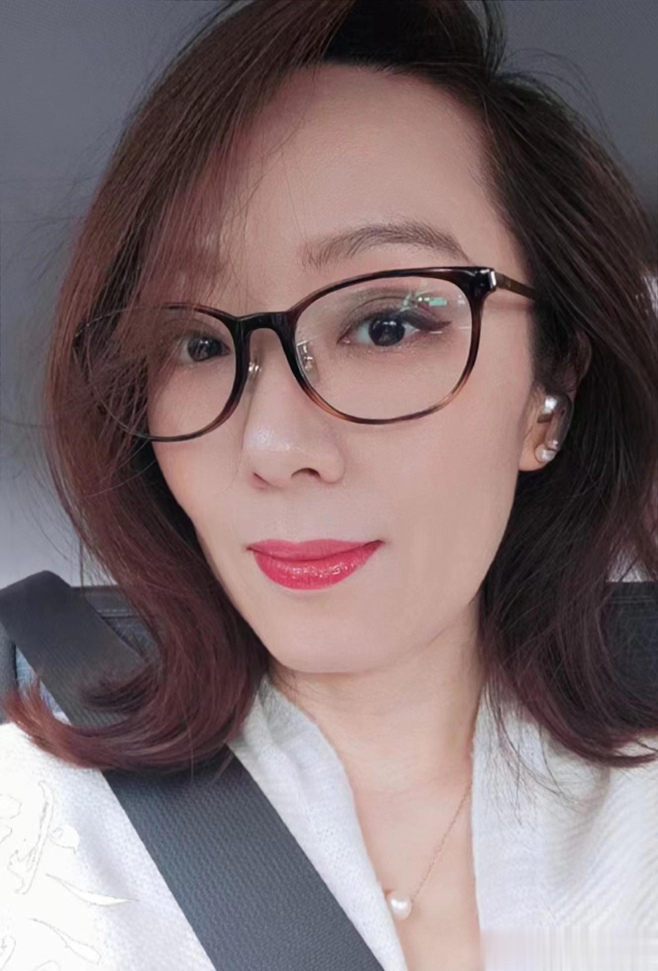 眼镜一戴谁能不爱？ ​​​