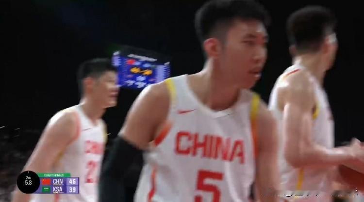 超过郭艾伦！廖三宁打沙特30+6+4，表现堪比亚洲第一后卫，87-78中国队苦战
