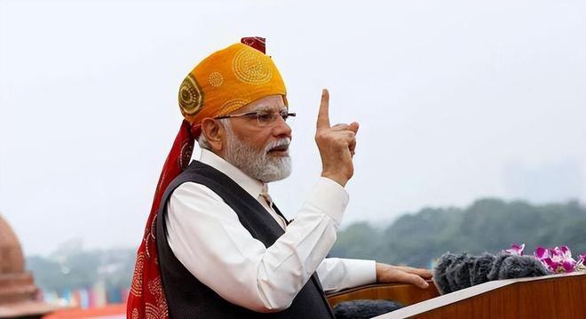 莫迪选边站 30 年平衡术，被美伊战火炸穿，能源经济双崩

美伊冲突在波斯湾持续