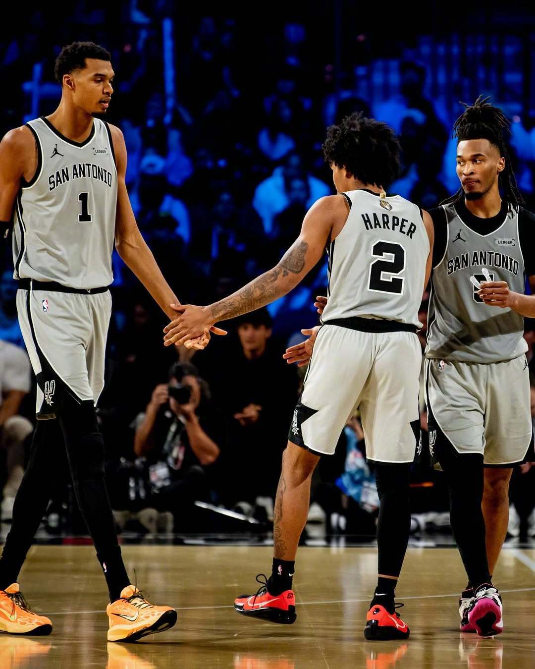 🤔马刺球员2K能力值变化：福克斯+1至88 卡斯尔+2至86 科内特+1至78