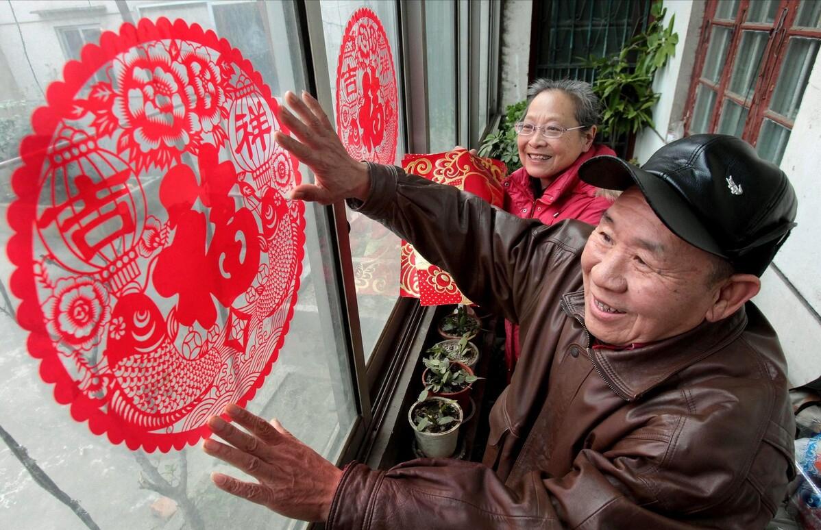 #今年过年在娘家过还是婆家过#？
很多地方讲究“不能在娘家过年”，但现在年轻人很