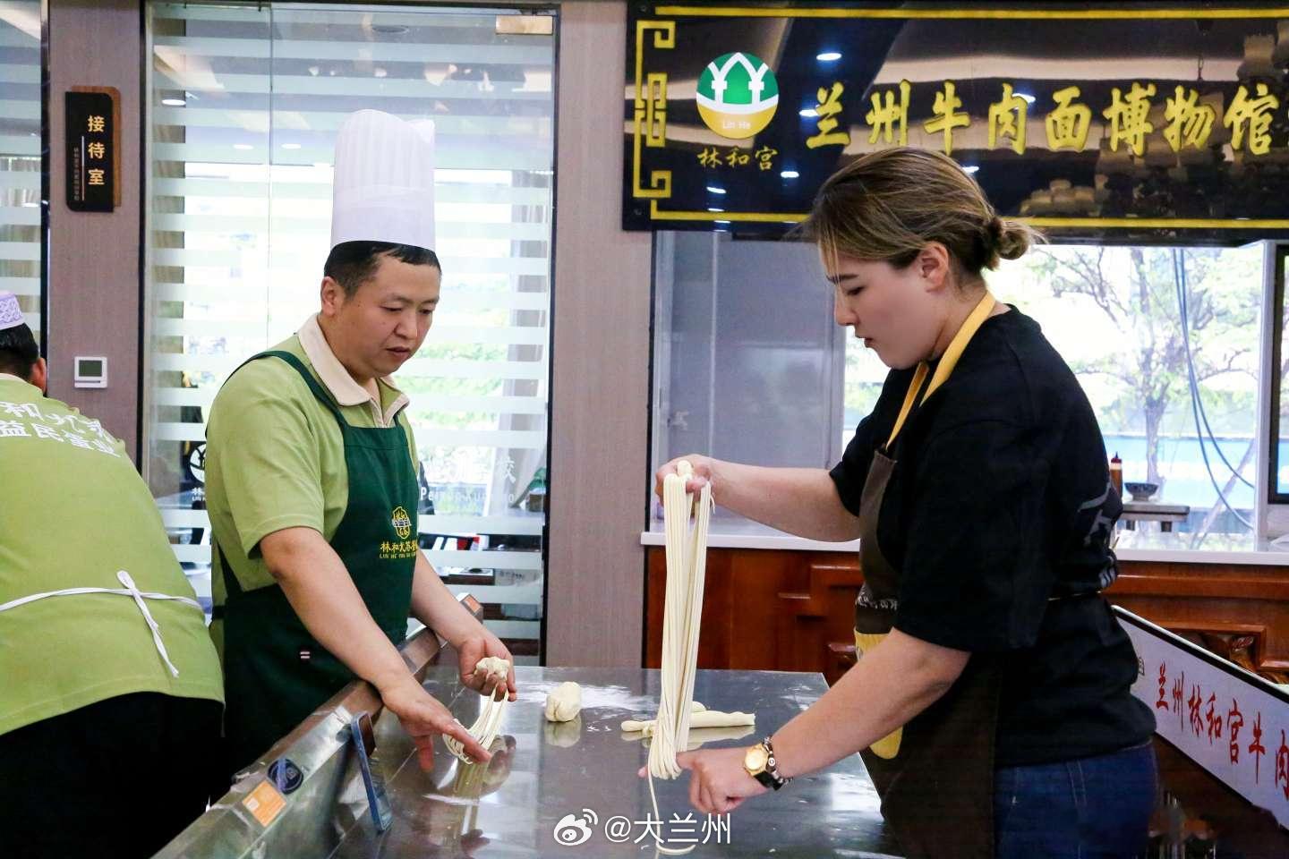 国际体验官邂逅兰州味道一碗牛肉面，读懂千年丝路烟火✨同城热点创作计划6 月 22