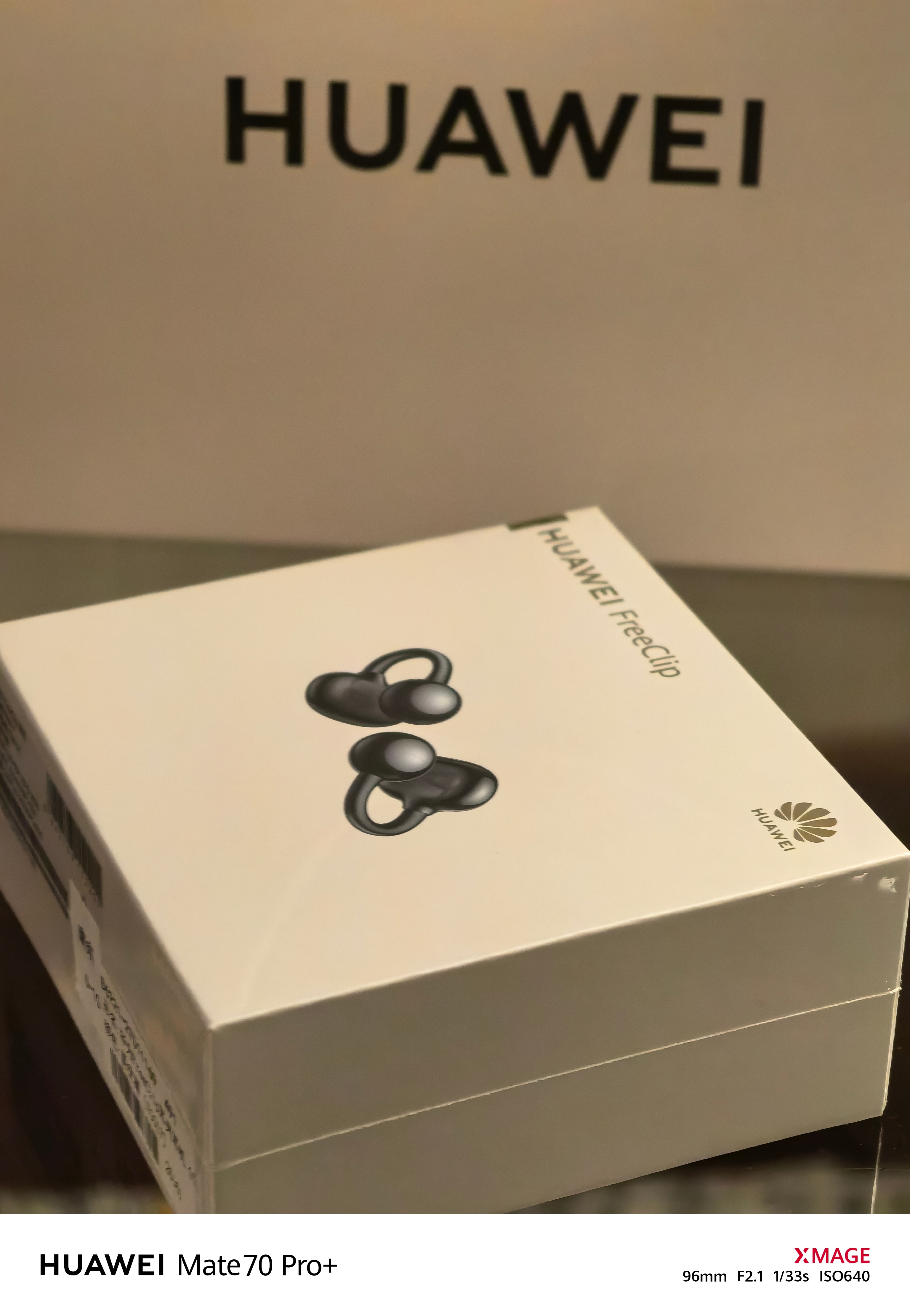 这次出差把原来的蓝牙耳机弄丢了，正好换个华为的耳夹耳机！[并不简单][并不简单]