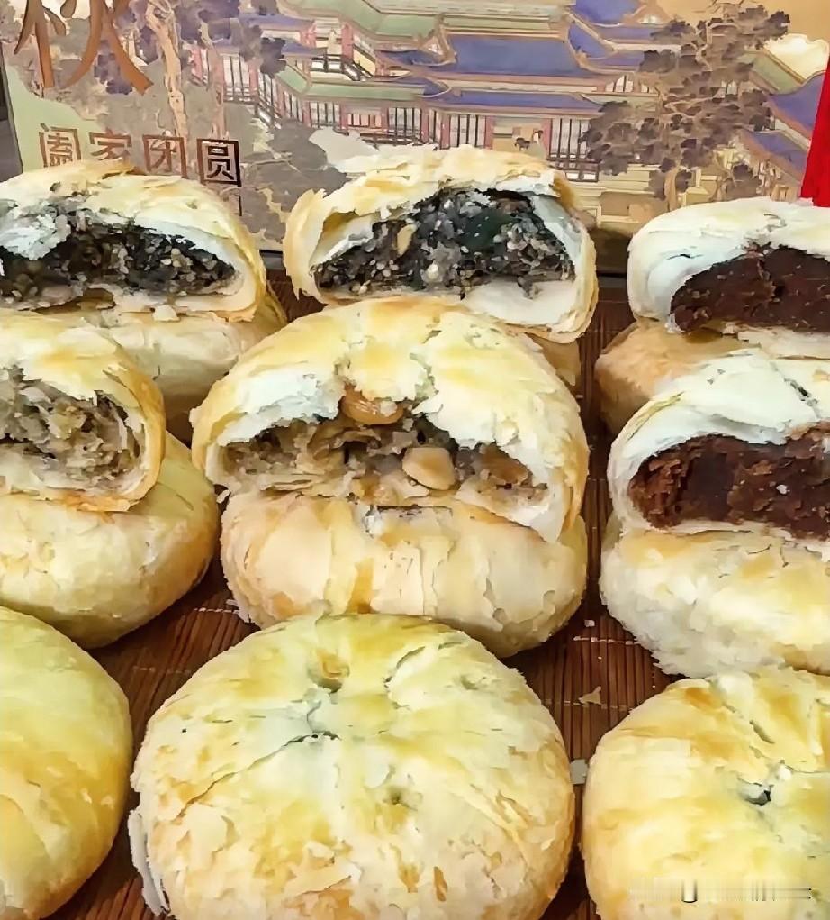 从前的月饼，是一口实打实的香甜，更是送给家人满含心意的惦念，藏着最质朴的温情。回