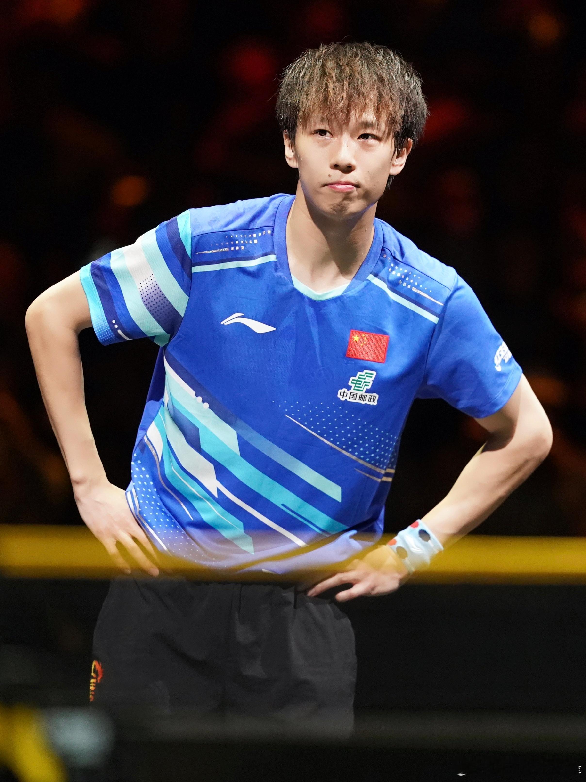 就一句话，晚上看球，让我在家彻底狂躁一下。 