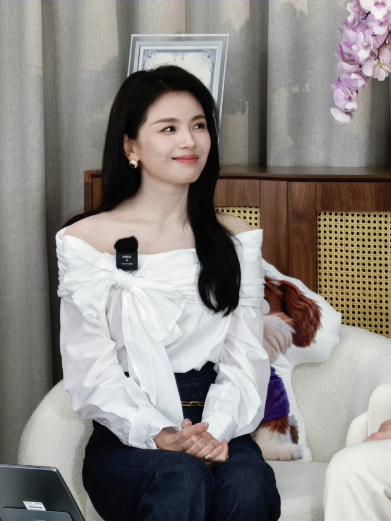 居然有人拍到刘涛两个月前这场直播结束后的素颜小桃！！！ 