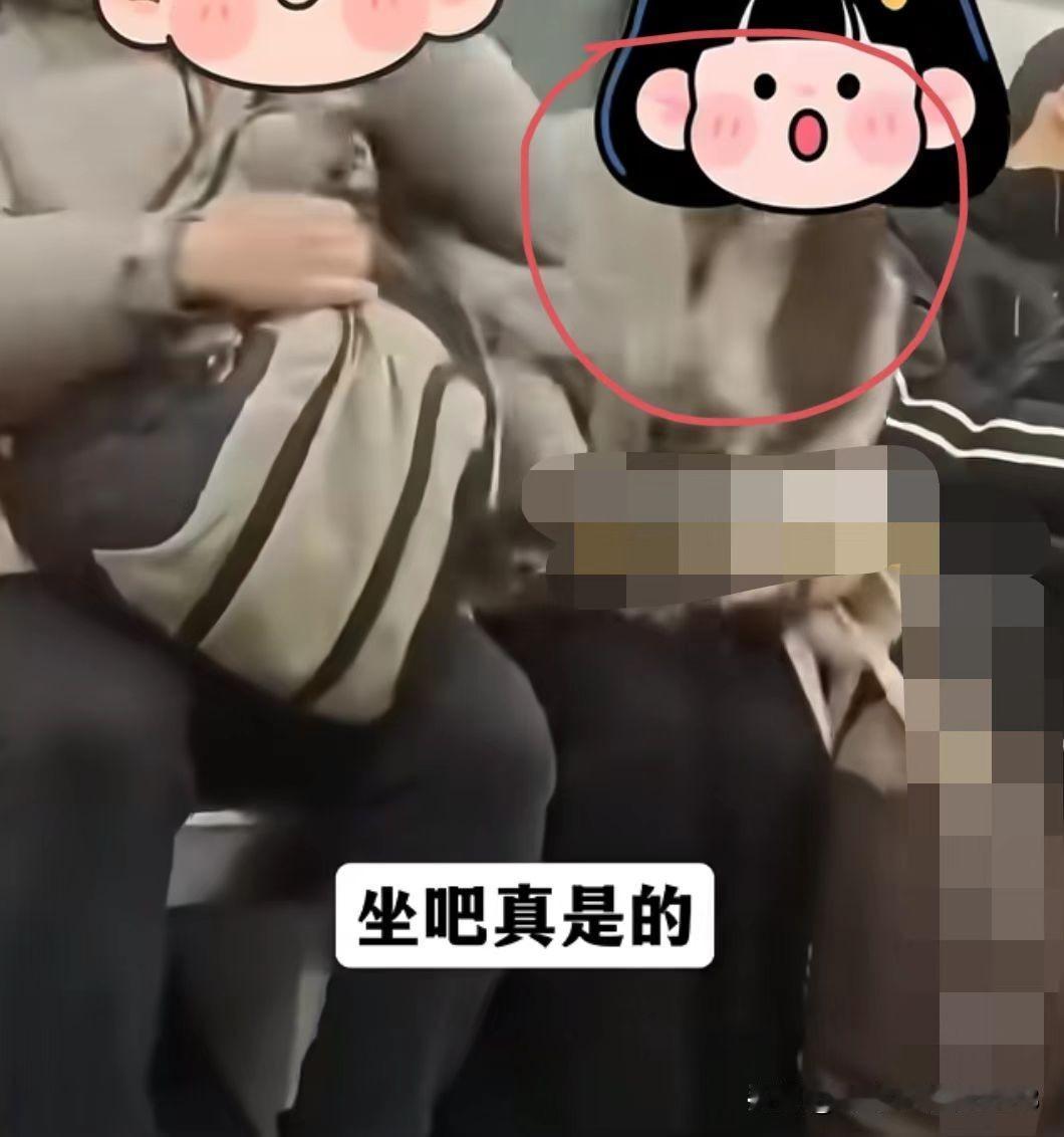现在最难受的就是
这个在地铁上一个人占3个座位的女子！
不是因为视频曝光了，而是