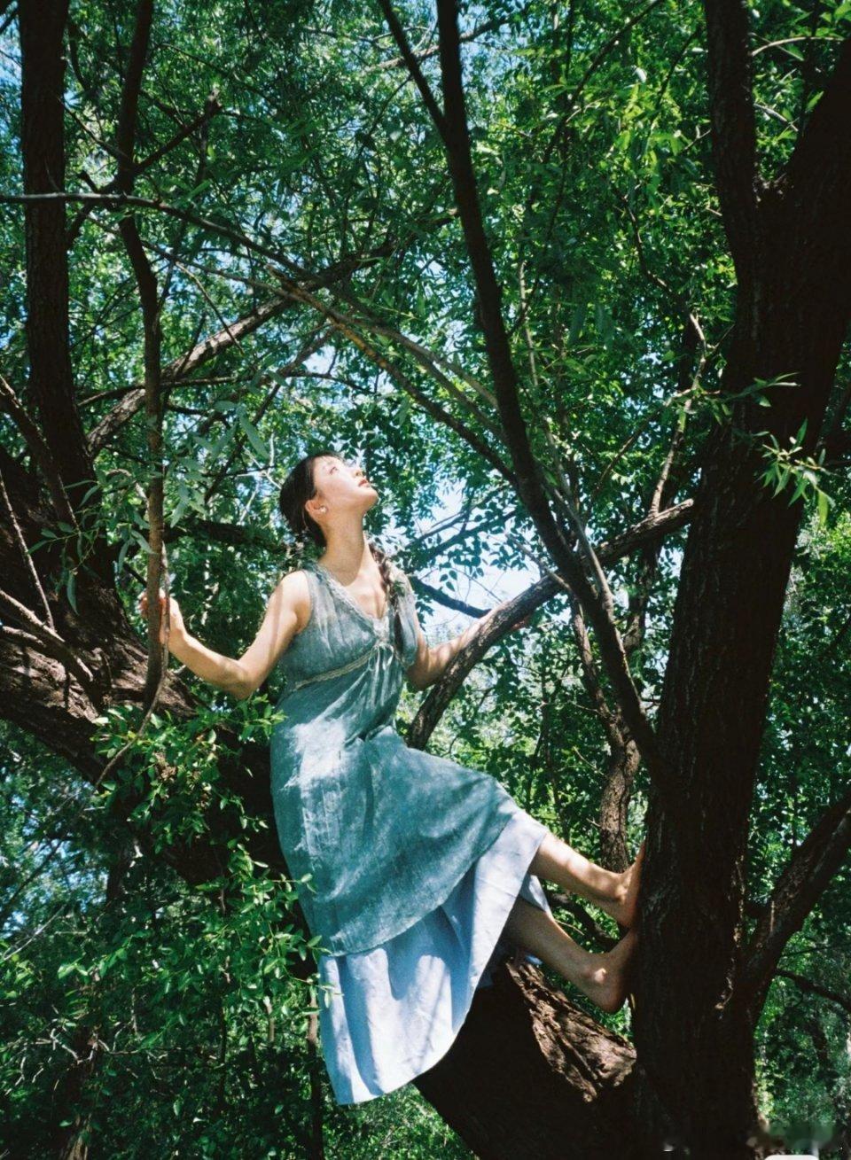 感觉姜贞羽真的很漂亮，而且她的名字也很好听，如果当年能够出道的话，相信现在是完全