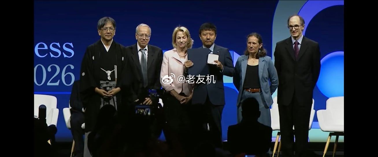 中国籍数学家首获菲尔兹奖这可是数学界的诺贝尔，中国基础科学这样一批年轻人就有希望