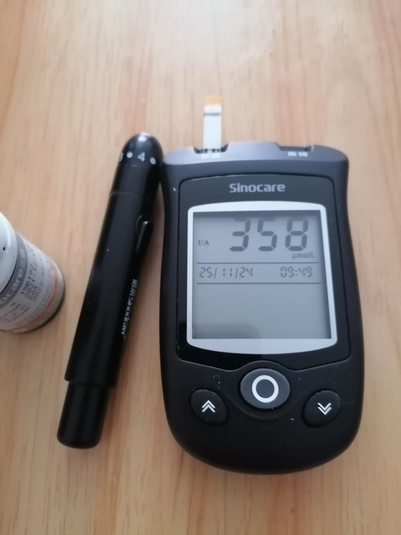 我的尿酸一直就不稳定，忽高忽低，前几天在家里用自己的机器测了一下，是358，也不