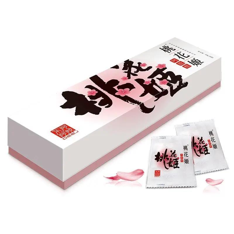 这几天，也不知怎么了，耳朵老是痒痒的。我整天拿着挖耳勺挠，都挠疼了，可还是痒得难
