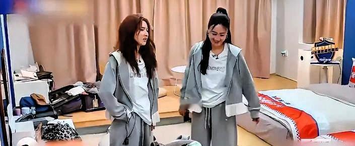 赵子琪喊话芒果TV“是逼我爆所有的料吗”那天，她刚回北京两天。

4月16日凌晨