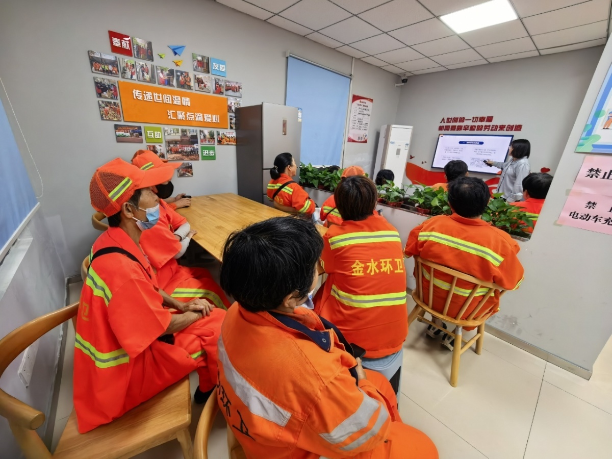 人民路街道工会驿站开展人人讲安全.个个会应急专题讲座