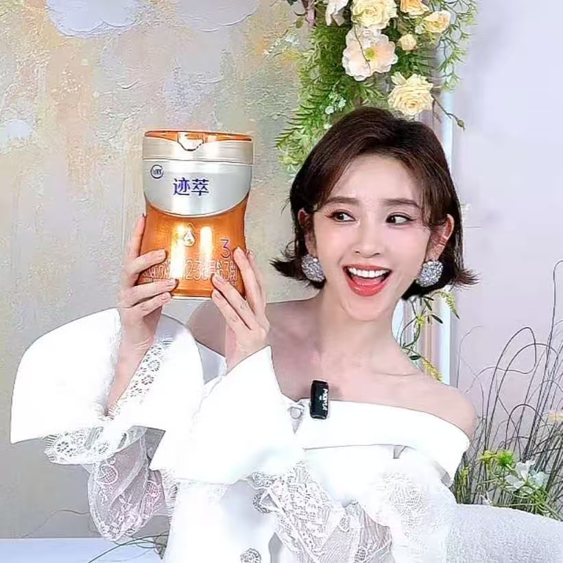 真的被唐艺昕圈粉了！三观温柔又通透，育儿观念特别有分寸。舞台亮眼生活暖心，搭配飞