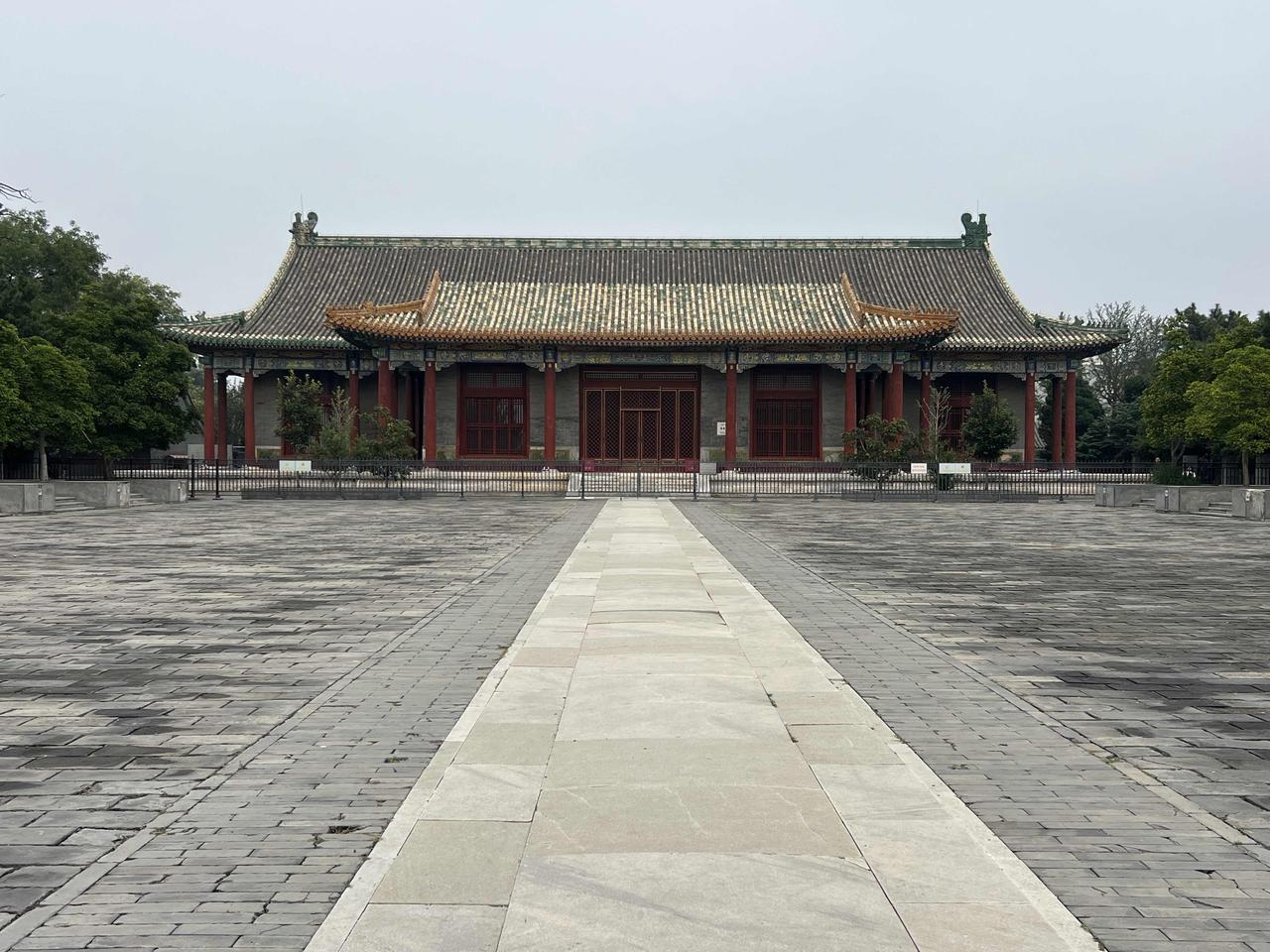 这个地处闹市、看似小众的普度寺却有着不寻常的故事。这里曾是明英宗朱祁镇回国后被幽