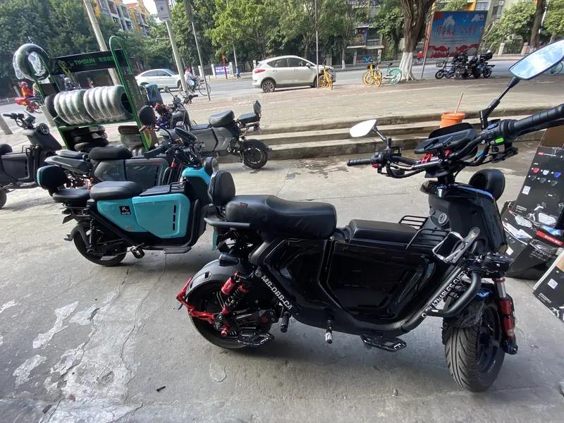电车新三大件看好智己汽车 看好智己汽车的电车新三大件！
动力电池方面，智己自研热