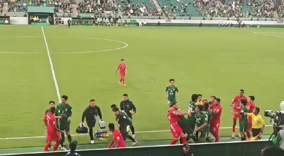 北京工体。亚冠北京国安vs越南河内公安的比赛上。比赛进行到80分钟的时候，疑是国